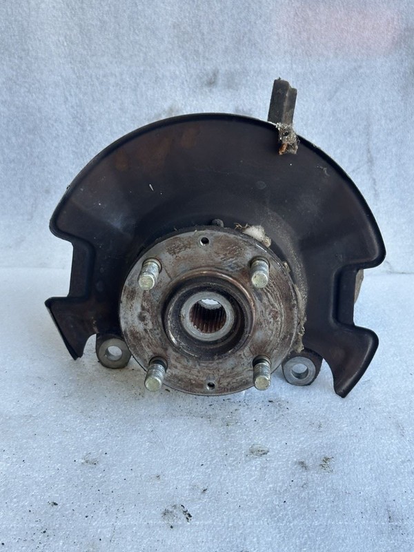 1984 HONDA CIVIC SEDAN CRX RIGHT PASSENGER FRONT SPINDLE KNUCKLE HUB 1.5L