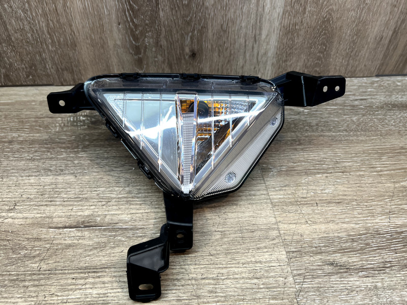 2019-2020 HYUNDAI ELANTRA FRONT RH TURN SIGNAL OEM PART# 92302-F2510