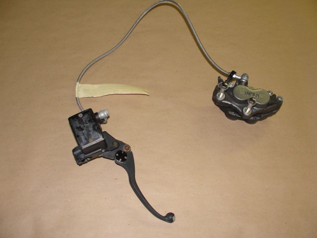 99 KAWASAKI ZX 600 E FRONT BRAKE ASSEMBLY MASTER CYLINDER RIGHT CALIPER ZX600
