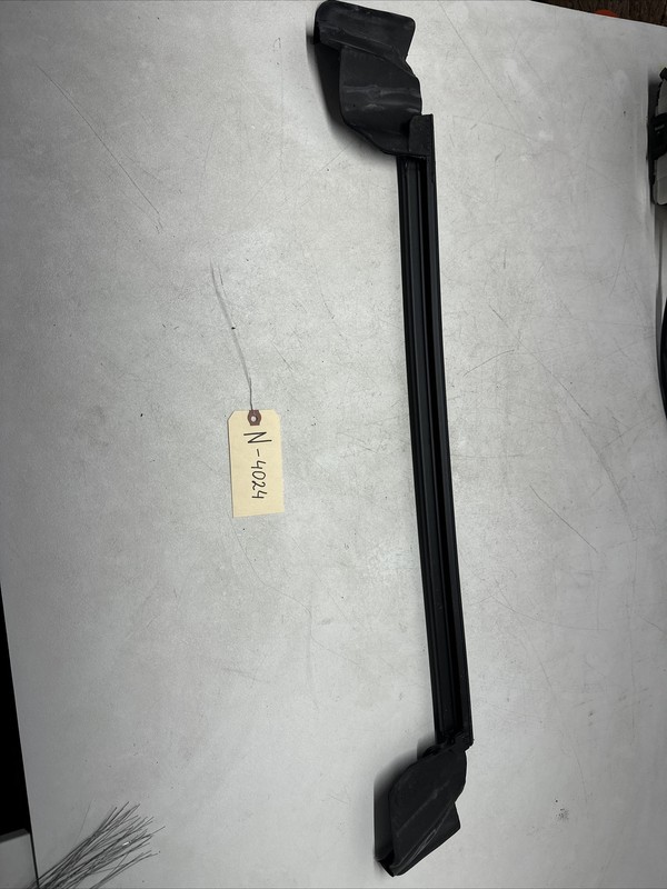20-23 TESLA Y REAR LEFT DOOR WINDOW INNER BELT WEATHERSTRIP 1500064-00-d 4024 U8