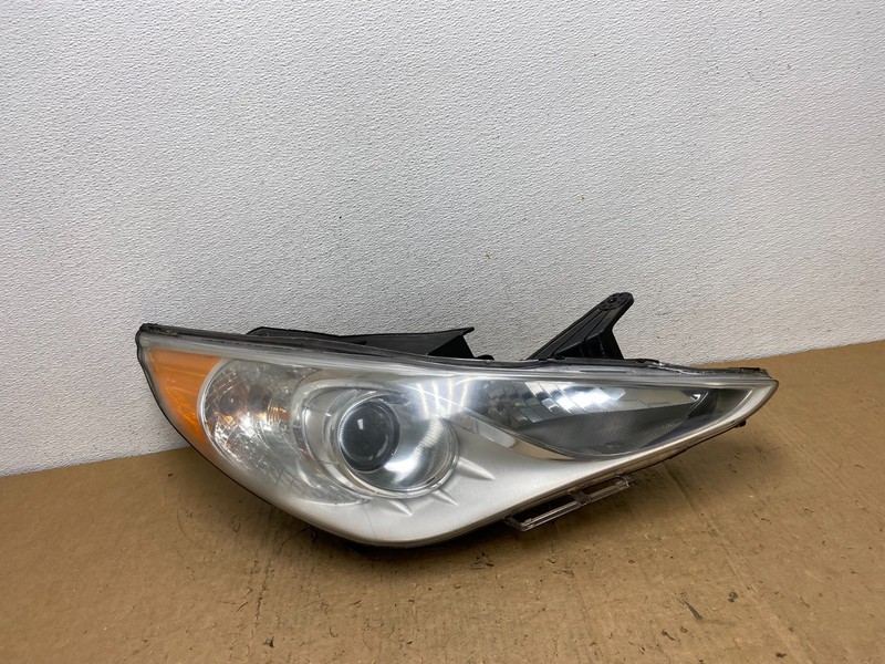 2011 - 2014 Hyundai Sonata Right Passenger Rh Side Headlight Halogen AD0685 DW