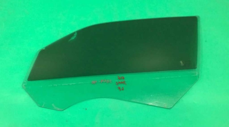 05-10 300C DRIVER LEFT FRONT WINDOW DOOR GLASS OEM 3894-40