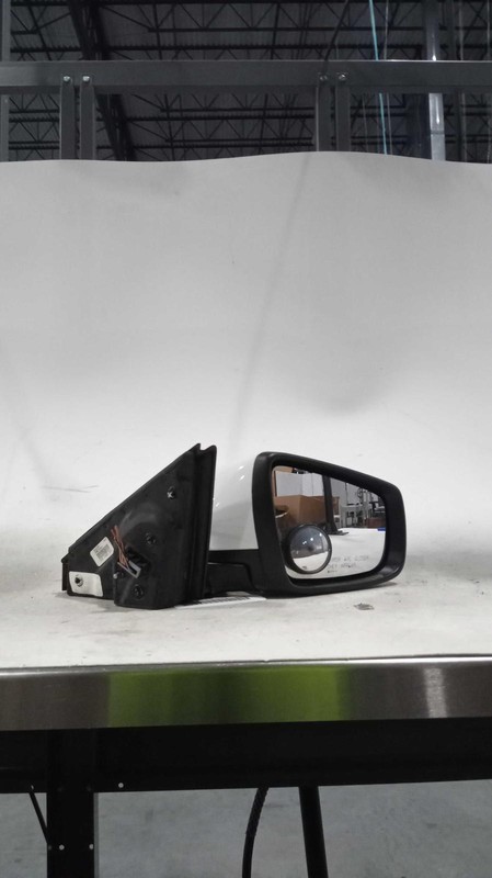 2010 Buick LaCrosse Right Door Mirror Assembly White OEM Used NJ25-12721-359991