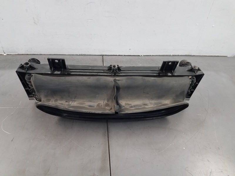 2006 Porsche Cayman S 987 Center Radiator / Shroud / Duct #4760 F2