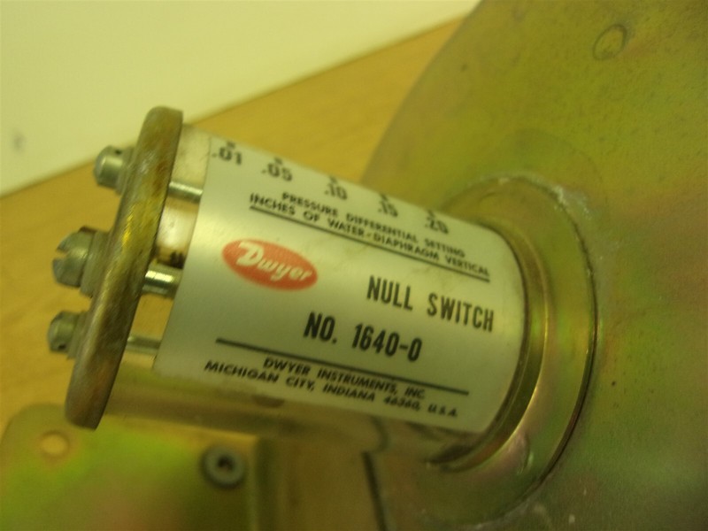 Dwyer 1640-0 Floating Contact Null Pressure Switch*FREE SHIPPING*