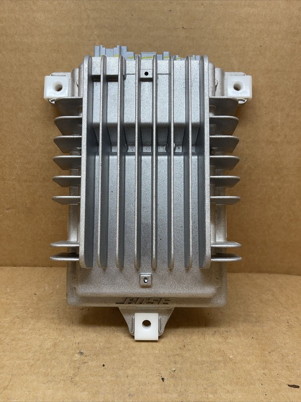 2007-2014 TAHOE SUBURBAN YUKON ESCALADE BOSE AMP ASSY AMPLIFIER OEM 15186660