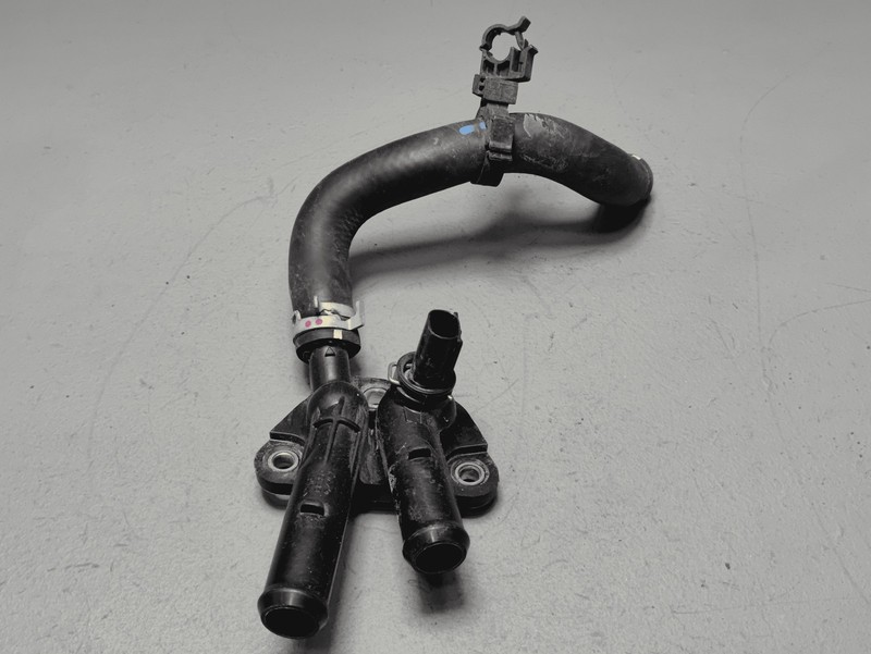 2018-24 TOYOTA RAV4 2.5L ENGINE RADIATOR COOLING THERMOSTAT HOUSING FLANGE OEM