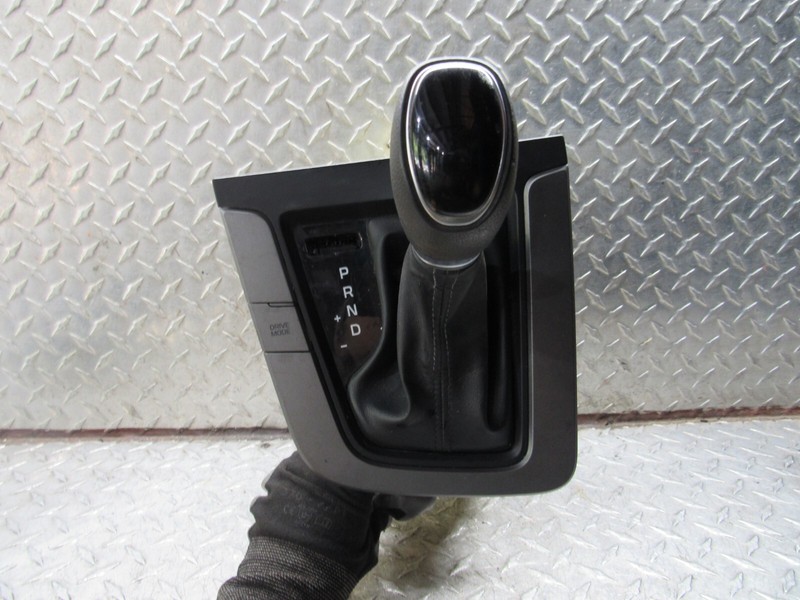 2018 HYUNDAI ELANTRA AUTOMATIC TRANSMISSION FLOOR GEAR SHIFTER OEM 2.0L 4CYL SDN