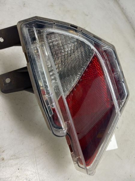 16-18 TOYOTA RAV4 LE 2.5L FWD AT DRIVER SIDE REAR BUMPER MOUNTED TAIL LIGHT