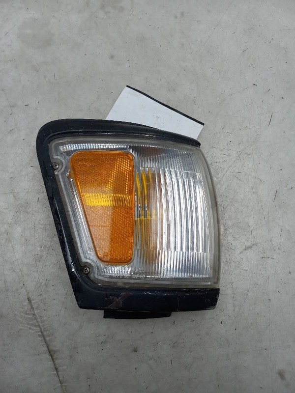 92 93 94 95 TOYOTA 4 RUNNER SR5 PASSENGER RIGHT TURN SIGNAL PARK LIGHT