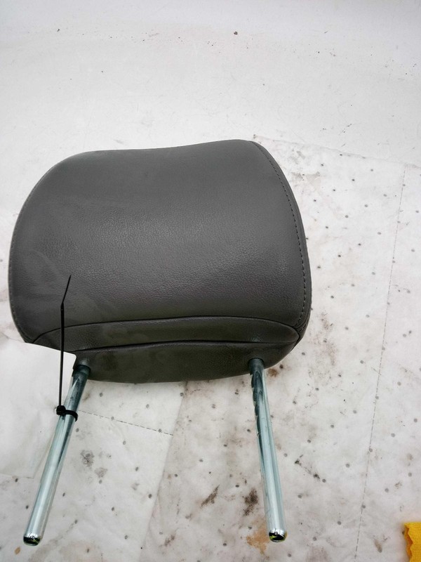 2010 Honda Odyssey Headrest Silver Used OEM Part 5248514 - 150K Miles