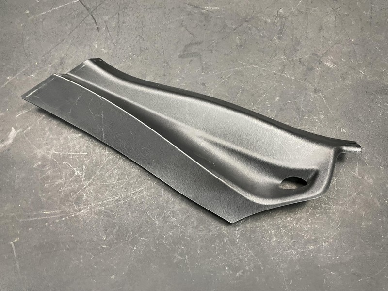 Rear Right C Pillar Lower Trim Panel 2018 BMW X1 51477392882 2016 2017 - 2022