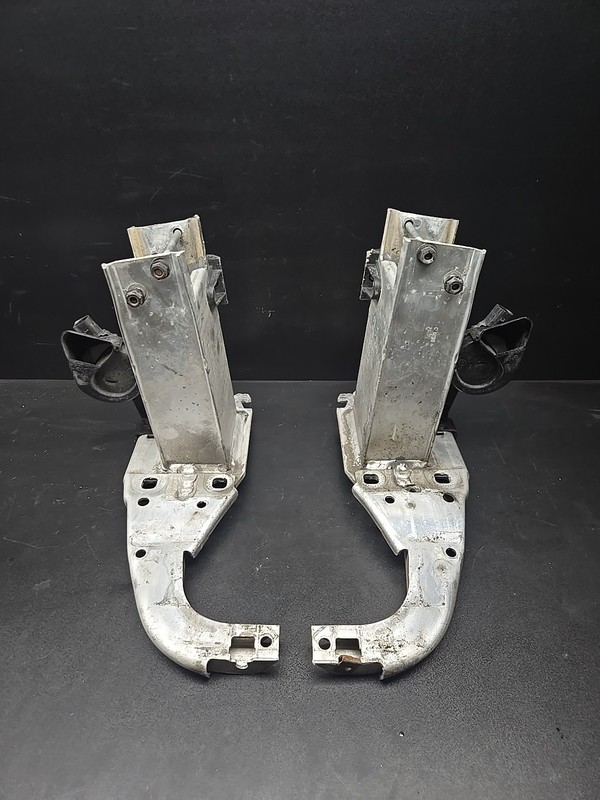 12-18 AUDI A6 A7 S6 S7 RS7 C7 4G8 FRONT BUMPER REINFORCEMENT BAR BRACKET SET/2