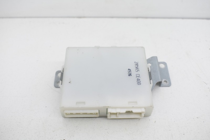 2004 Nissan 350Z Front Right Power Seat Control Module Assembly OEM KW82