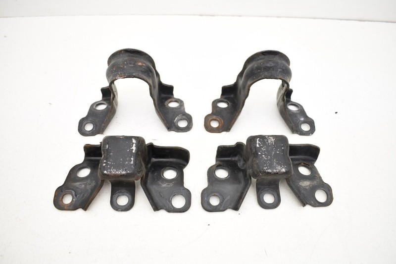 2004 Nissan 350z Front Upper Lower Sway Bar Mounting Brackets Pair Set OEM KW57