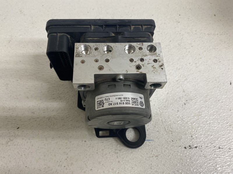 2018-2020 Volkswagen Golf GTI Anti Lock Brake Pump ABS Module 5Q0 614 517 AQ