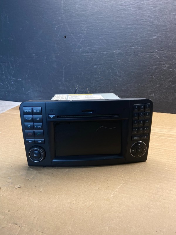 2006 to 2012 Mercedes ML350 GL450 Radio Navigation Screen Display AE4586 DG