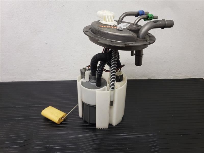 2003 Cadillac Escalade ESV Fuel Pump Assembly OEM 19180099