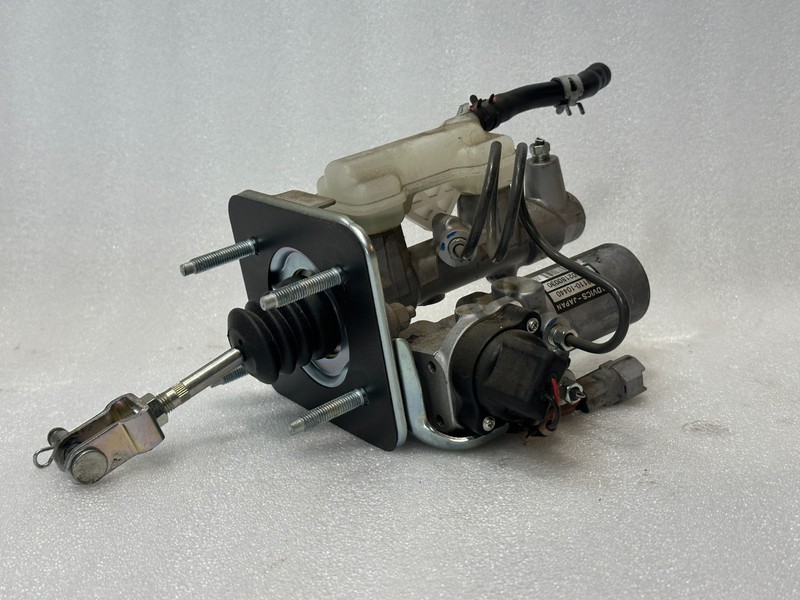 2007-2017 Lexus LS460 Brake Master Cylinder 4.6L V8 138110-10440 OEM