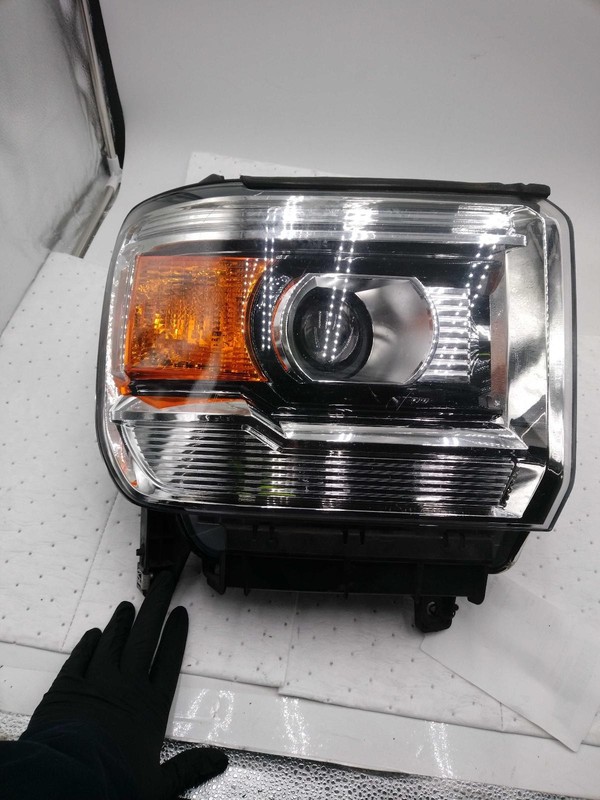 2015 GMC Sierra 1500 Right Headlight Assembly Blue OEM Used, Scratches