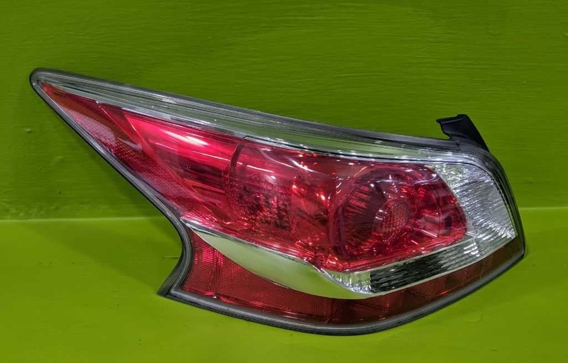 14 15 ALTIMA DRIVER LEFT TAILLIGHT LAMP OEM 3917-46