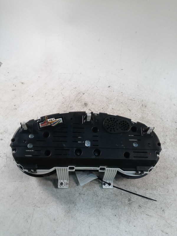 2018 KIA SOUL Speedometer Gauge OEM White 121K Miles NJ25-15574-400882
