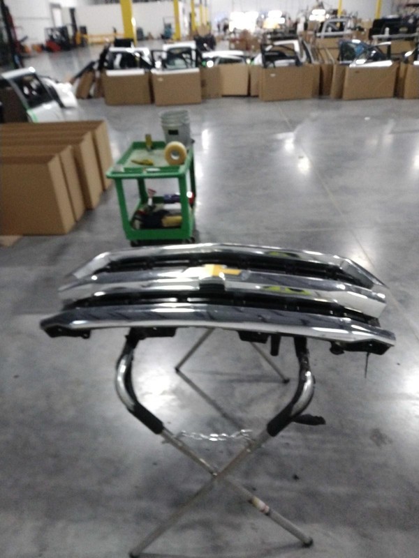 Used Front Grille fits: 2016 Chevrolet Silverado 1500 pickup chrome surround bla