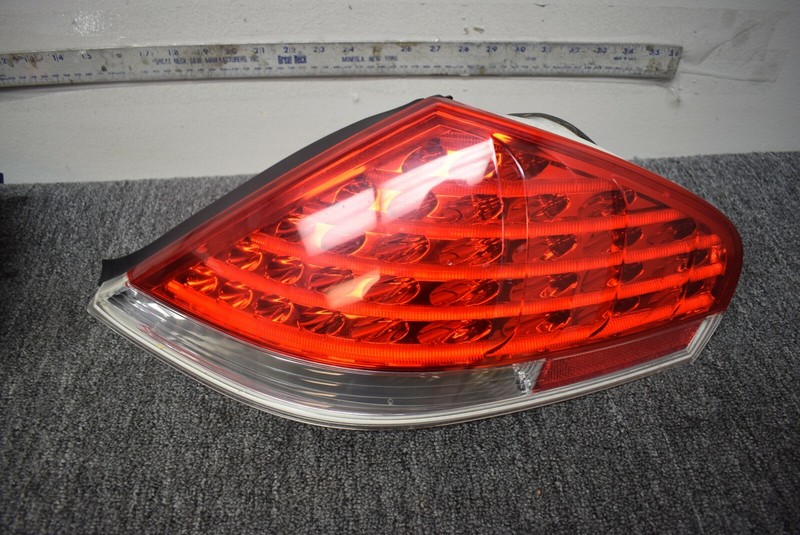 2006-2007 BMW M6 RIGHT SIDE TAIL LIGHT FACTORY OEM