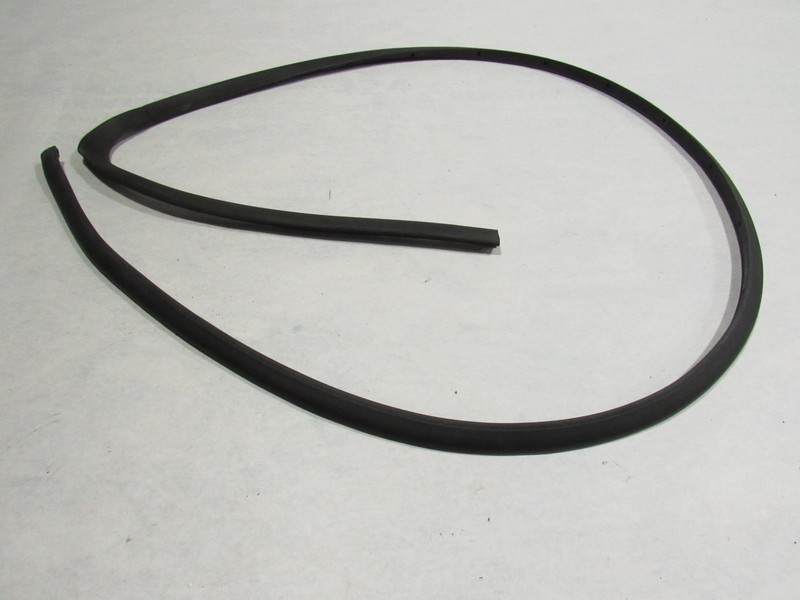 20-23 McLaren GT 2021 Right Passenger Door Lower Weatherstrip Rubber Seal ;@1
