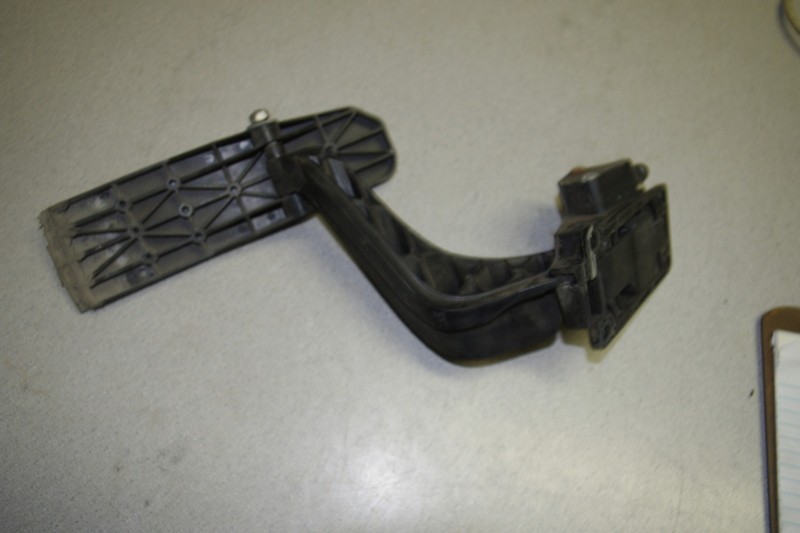 Freightliner A01-28845-000 Accelerator Pedal 132722L-30214 ★ FREE SHIPPING ★