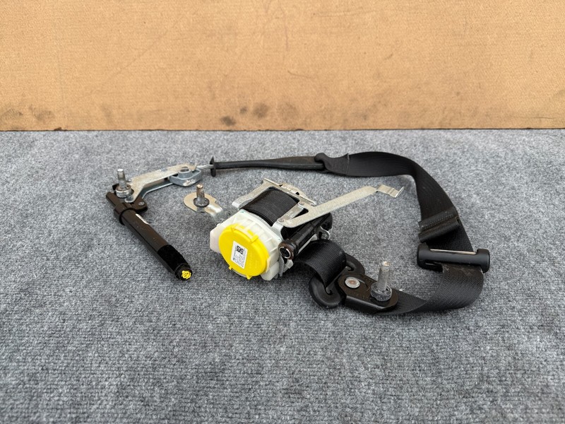 FORD MUSTANG GT CONVERTIBLE 2015-2017 OEM FRONT LEFT DRIVER SEAT BELT W/ BUCKLE