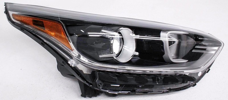 OEM Right Passenger Side Halogen Headlamp For KIA Forte Sedan 92102-M7000 Crack