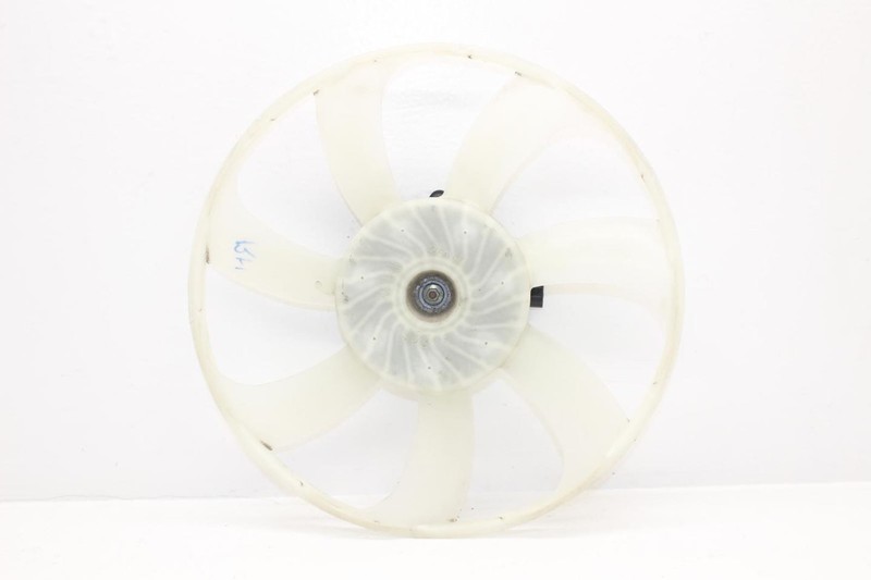 Passenger Right Side Cooling Fan and Motor Fits 13-18 RAV4