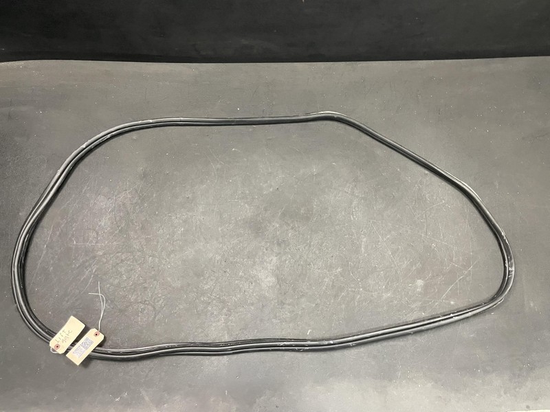 Rear Trunk Tailgate Weatherstrip 2021 Cadillac XT4 84628014 2019 2020 2022 2023