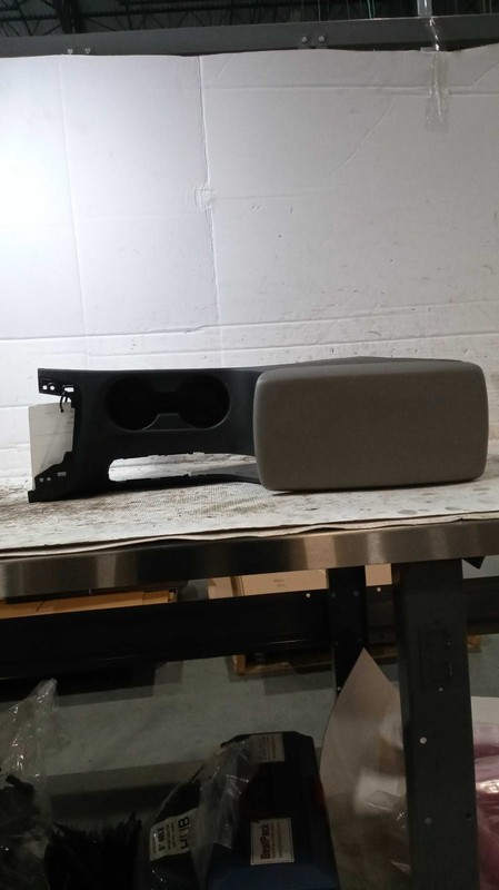 2020 Hyundai Elantra Center Console Silver OEM 697827, 62K Miles, Warranty