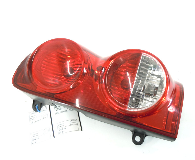 2004-2009 Dodge Durango Tail Light Lamp Passenger Right RH OEM