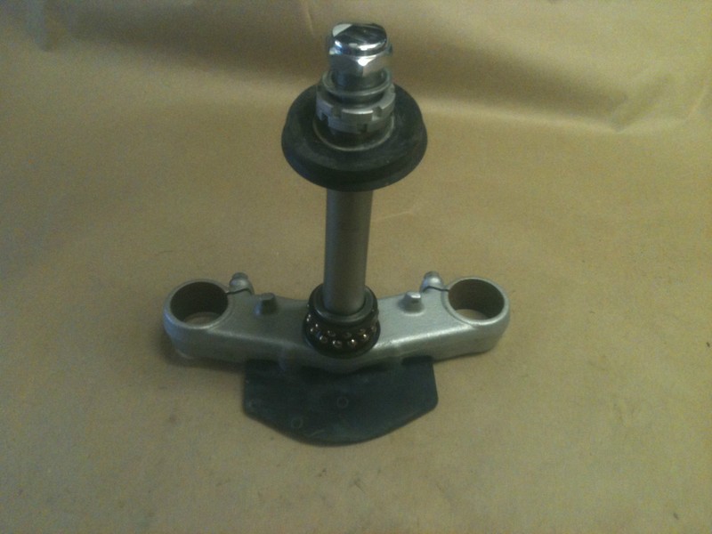 07 Suzuki SV 650 OEM Lower Triple Tree Clamp with Bearings Steering