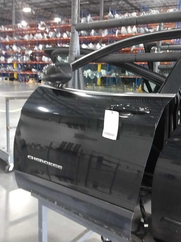 2015 Jeep Cherokee Front Left Door Black Used 697026 137K Miles