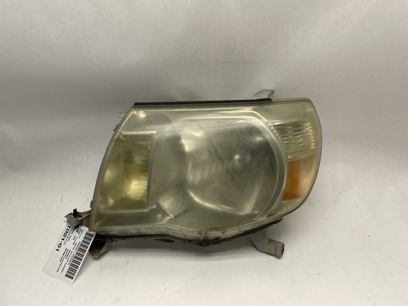 2005-2011 TOYOTA TACOMA LH LEFT DRIVER HEADLIGHT HAS MOISTURE LEAKS