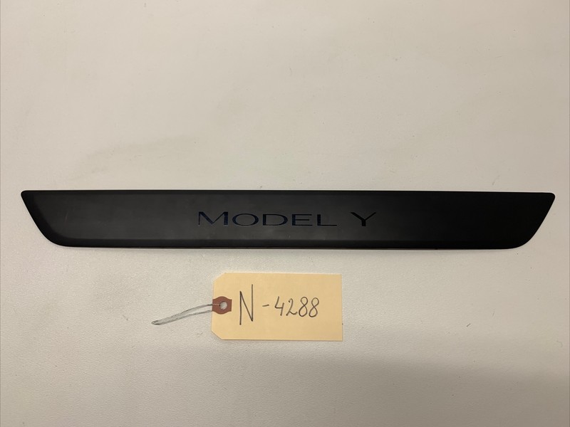 2020-22 TESLA MODEL Y FRONT RIGHT SIDE DOOR SILL SCUFF PLATE COVER TRIM 4288 B44