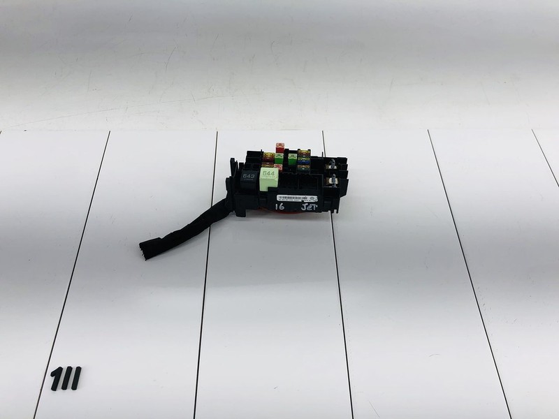 16-18 VOLKSWAGEN JETTA SE 1.4L L4 GAS ENGINE COMPARTMENT FUSE BOX OEM