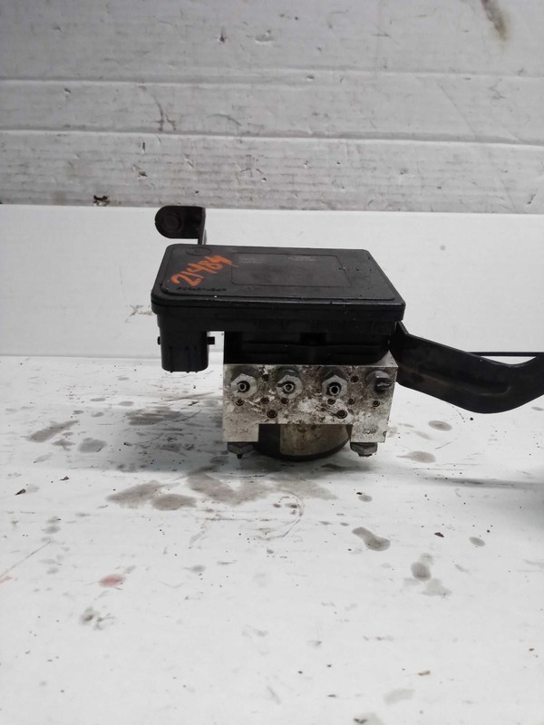 2019 Ford Mustang ABS Hydraulic Assembly OEM 687576 102K Miles Red