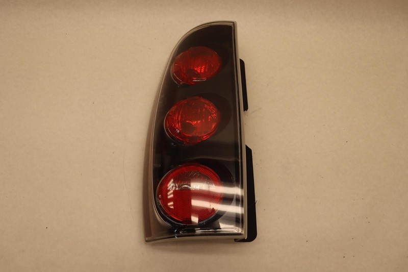 2007-2011 GMC YUKON DENALI REAR LEFT DRIVER SIDE TAIL LIGHT LAMP OEM