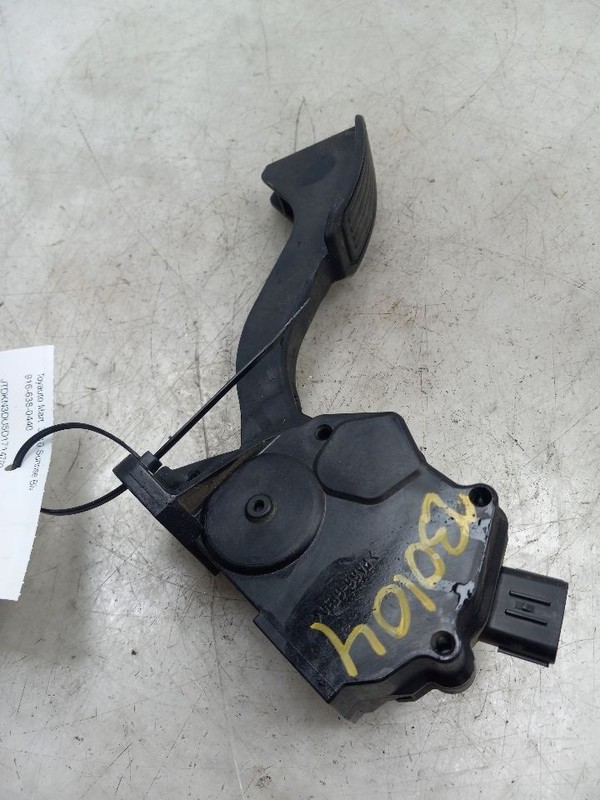 2013 TOYOTA PRIUS TWO 1.8L FWD AT GAS ACCELERATOR PEDAL