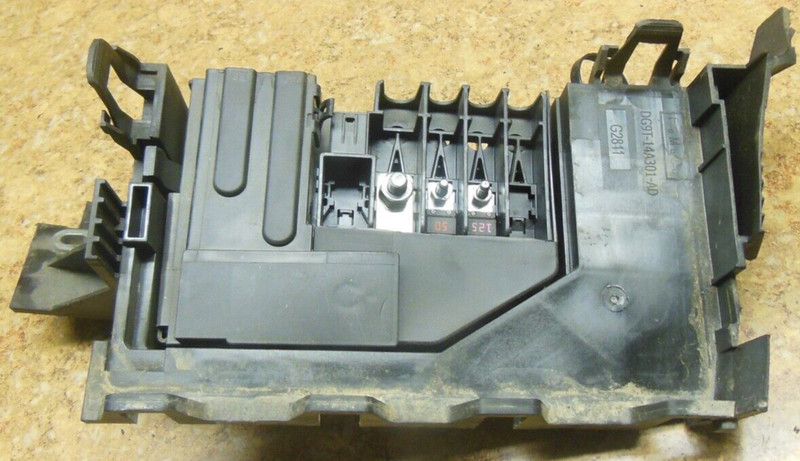 2016 Ford Fusion 2.5L 2.5 L Engine Electrical Box Fuse Relay Junction Under Hood