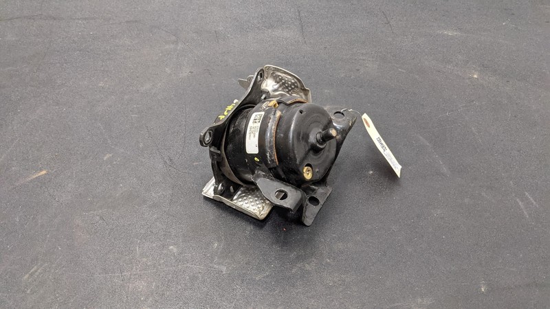 Front Right Engine Mount Bracket 2016 Chevrolet Suburban 23466349 2015-2019 2020