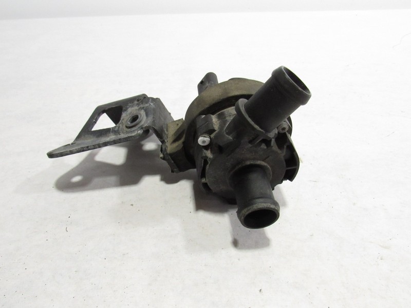 15-19 Ferrari 488 Spider 2017 Water Coolant Recirculation Pump Bracket ;@2