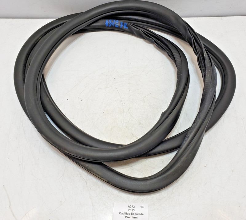 ✅ 15-20 OEM Cadillac Escalade Front Right Passenger Side Body Weatherstrip Seal