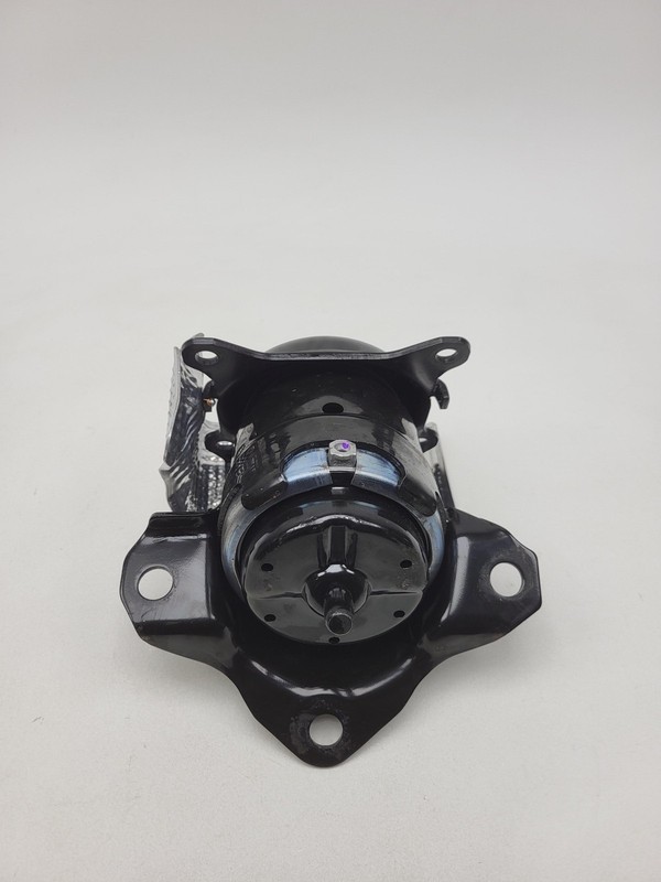 2019-2025 Chevrolet Silverado 1500 Left Engine Support Mount Bracket 85806751