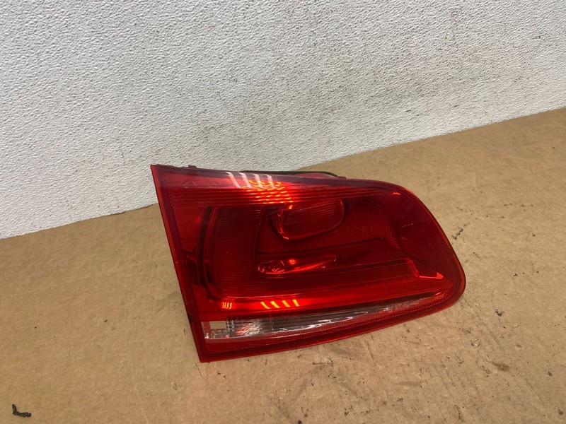 2011-2014 Volkswagen Touareg Left Driver LH Side Inner Tail Light Oem AD5156 DG